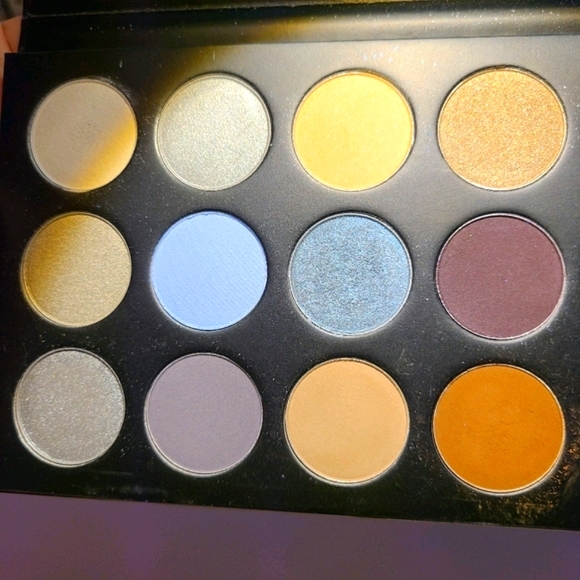 Morphe Artistry Palette 18A Blue Ya Away  Palette - Picture 2 of 11